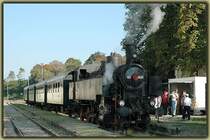 93.1420 der Fa. Brenner&Brenner Dampflokomotiven Betriebs GmbH mit dem IGE Sonderzug R 16636 von Mistelbach Lokalbahn nach Zistersdorf bei der Ankunft in Zistersdorf am 23.9.2006.