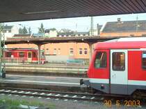 2x TFZ 928 warten in Limburg/Lahn auf ihre abfahrt je nach Niedernhausen und Westerburg. Das Foto wurde auch aus einem 928 als RB nach Montabaur gemacht.