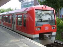 474 356 - 8 als S 3 im Bahnhof Hamburg WIlhelmsburg. 31.05.2003