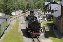 Wasserfassen vor der Rückfahrt: 99 758 am Wasserkran in Oybin, 7.7.14.