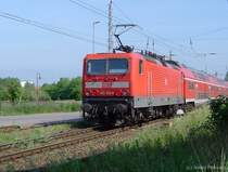 BR143 162 schiebt hier ihren RE in Richtung Greifswald S�d. (01.06.03)