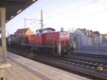 Am 15.12.2006 war viel los in Hannover-Linden!
So zog z.B. 294 187-0 einen Zug bestehend aus einem Kesselwagen und einigen Schiebewandwagen die letzten Meter zum Lindener Gbf.