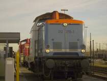 212 270-3 der NBE ist vollgetankt und der Motor wurde bereits angelassen. Zeit sich von der n�heren Verwandtschaft im Hintergrund zu trennen. :-)