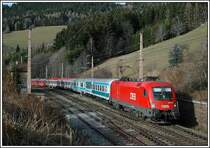 EC 158  Croatia  von Zagreb nach Wien S�d wurde am 25.11.2006 von 1016 024 bespannt. Die Aufnahme entstand bei der Ausfahrt aus dem Bahnhof Breitenstein am Semmering.