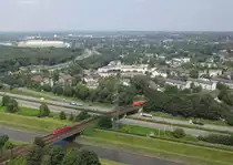 Am 22.7.14 fuhr eine unbekannte 151 mit ein paar Containern durch den Ruhrpott. 
Aufgenommen vom Oberhausener Gasometer aus.  