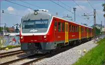 SŽ 715-104 fährt durch Maribor-Tabor Richtung Murska Sobota. /18.7.2014