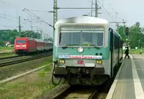 101 061 mit IC 817  Sophie Scholl  (Hamburg–Berlin–M�nchen) und 628 633 als RB 33428 (Hagenow Land–Zarrentin) am 27.05.2000 in Hagenow Land (letzter Betriebstag der Strecke Hagenow Land–Zarrentin)