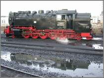 Eine m�chtige Lok auf schmaler Spur ist die 997245-6, die sich vor dem Depot in Wernigerode ausruht. (14.12.2006)
