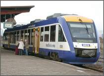 LINT 41 VT807 der Veolia, zu der der HarzElbeExpress geh�rt in Halberstadt. (14.12.2006)