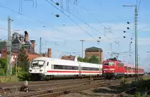 Parallelausfahrt am 17.Juli 2014 zwischen dem Metropolitan-ICE 1004 und einer RB nach Ha�furt in Bamberg.