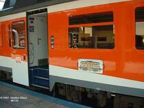 Nette  Zuglauftafel  am BR 592.2 im Bahnhof Vigo. Der Zug kam kurz vorher mit vielen Kindern an.