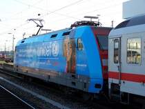 101 016 mit ihrer neuen werbung am 22.12.2006 in Mannheim
