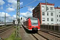 425 260-7 verlie� den Bahnhof Ludwigshafen (Rhein) Mitte am Nachmittag des 24.05.14 in Richtung Mannheim Hbf.