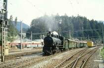 RhB Dampfzug 3766 f�r Verkehrsverein Disientis von Disentis nach Landquart am 25.06.1995 Ausfahrt Reichenau mit Dampflok G 4/5 107 - B 2245 - D� 4052I - B� 2060 - A� 1102. Hinweis: gescanntes Dia
