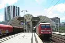 101 135-2 mit einem IC in Richtung S�den am Nachmittag des 24.05.14 beim Verlassen des Bahnhofs Ludwigshafen (Rhein) Mitte in Richtung Mannheim.