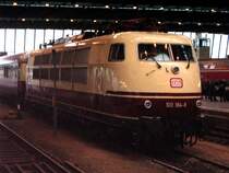 Ein seltener Gast in Chemnitz: Die BR 103 184-8 stand am 03.12.2006 abgeb�gelt im Hauptbahnhof.