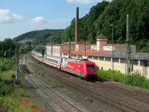 101 076-8  Cewe  zieht am 25. Juli 2014 den IC 2208 durch Kronach in Richtung Saalfeld.