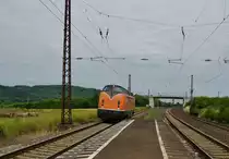221 135-7 allein auf Tour in Richtung Würzburg am 16.07.14 im Bhf. von Retzbach-Zellingen.