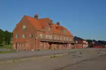 Bahnhofsgebäude Kiruna,  Der schöne alte Bahnhof ist stillgelegt und soll vermutlich abgerissen werden. Gesehen am 06.07.2014. Der neue Bahnhof  befindet sich 1,5 km weiter weg.