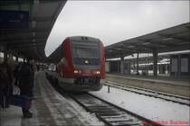 Ein Pendolino der Baureihe 612 ist im Januar 2003 als RE Adorf-Leipzig unterwegs. Hier bei der Ankunft in Plauen(Vogtland) ob Bahnhof.