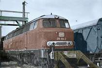 Die 216 004 abgestellt zum Motortausch im Bw Hagen-Eck.
Sie kam 1973 vom Bw HH-Altona zum Bw Gelsenkirchen-Bismarck; wurde 1981 bei der DB ausgemustert und an eine Privatbahn in Bad Hersfeld verkauft. 
Aufn.1975 auf hochempfindlichen 30Din Film (Illford)