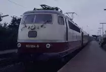 Trotz miesem Wetter musste ich am 21.7.1987 um 8.34 Uhr diesen Messzug im Bahnhof Lengerich ablichten. Dafür war das Motiv einfach zu selten vor der Linse. Im Anschluss durfte ich sogar auf dem Führerstand bis Münster und wieder zurück nach Lengerich mitfahren. Damals interessierten sich kaum Fotografen für solche Exoten!