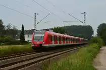 422 052-1 führt hier einen S8 Zug nach Mönchengladbach, gerade passiert sie hier den ehemaligen Bü an der Insel. 29.7.2014