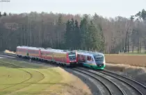 Zugbegegnung I: 612 092 als RE 3696 von Regensburg Hbf nach Hof Hbf und VBG 74265 nach Schwandorf bei Oberteich, 25.02.2014