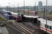 Zugunglück in Mannheim - 
Aus bisher ungeklärter Ursache kam es im Gleisvorfeld des Mannheimer Hauptbahnhofs zu einer Flankenfahrt. Dabei fuhr ein Güterzug mit dem ÖBB-Taurus 1116 074 dem parallel einfahrenden EC 216 in die Seite, sodass 2 IC-Wagen umstürzten. Es gab einige Verletzte, aber zum Glück keine Toten.

(1. August 2014)

http://www.drehscheibe-online.de/foren/read.php?4,7048702

http://www.n-tv.de/mediathek/videos/panorama/Gueterzug-rammt-EC-im-Mannheimer-Bahnhof-article13354546.html
