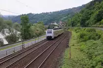 460 011 mit dem Ziel Koblenz Hbf. Aufgenommen bei Bacharach am 12.97.2014.
