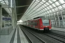 425 712-7 und 425 215-1 als S1 auf dem Weg nach Kaiserslautern Hbf am Nachmittag des 24.05.14 beim Halt in Ludiwgshafen (Rhein) Mitte.