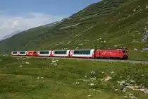 HGe 4/4 II 102 erreicht mit dem GEX 902 in wenigen Augenblicken den Oberalpsee (19.07.2014)
