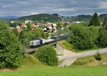 212 249 mit einem Sonderzug am 01.08.2014 bei Regen.