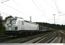 Am Morgen des 1. August 2014 steht der  Vectron  193 831 der  Salzburger Eisenbahn Transportlogistik GmbH (SETG)  im Güterbahnhof Coburg mit der ersten Hälfte seines Holzzuges. Am frühen Nachmittag wird er die andere Hälfte in Sonneberg / Thüringen abholen, welche derweil dort beladen wurde, und den Zug in Coburg zusammen koppeln. Am späten Abend geht es dann Richtung Süden...