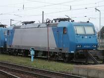 185 524-6 angekoppelt an eine 2. Lok gleicher Baureihe in Wien H�tteldorf, 24.12.2006