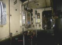 Der spartanisch eingerichtete F�hrerstand des Dampftriebwagens CZm 1/2(Esslingen 1902)hier in Del�mont/Delsberg 199(Archiv P.Walter)