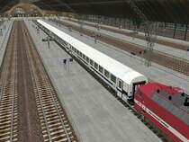 Ein Berlin-Warszawa Express in Leipzig Hbf.
P.S. mit offenen T�ren, die man �ffnen und schlie�en kann.