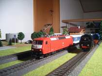 M�rklin BR 120 110-2 und meine neue BR 89 006 (zu Weihnachten 06 bekommen) auf meiner Anlage. Das war urspr�mglich nur Fotozweck: ich bin garnicht mit den Loks gefahren. Mein Freund hat zum Fotozeitpunkt den Regler des Trafos auf Umschalten gehalten.