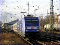101 136-0  Wissen zieht  f�hrt am 17.12.06 mit IC 2069 Karlsruhe Hbf - N�rnberg Hbf in Pforzheim Hbf ein.