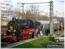 58 311 der Ulmer Eisenbahnfreunde steht mit Dampfsonderzug 88961 M�hlacker - Bad Wildbad abfahrbereit in M�hlacker. 17.12.06
