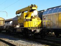 Selbstfahrender Kran der SBB X Tm 1/2 91566 ( Erbauer Aebi/Regensdorf.. Baujahr 1989 .. Fabriknr. 1970) abgstellt im SBB G�terbahnhof von Biel/ Bienne am 18.11.2006