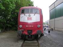 Die BR 103 101-2 am 14.05.2006 in Korbach.