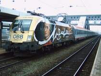 Eine Werbelok ist immer ein Foto wert. Darum war ich am 27.12.2006 am Welser Hbf um dieses Bild zu machen. Der IC 548   O� Landesgartenschau 07 V�cklabruck   war mit der 1116 250 bespannt.