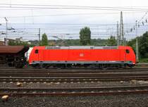 185 262-3 DB fährt mit einem langen Kohlenzug aus Gent-Zeehaven(B) nach Garching(D) bei der Ausfahrt aus Aachen-West und fährt in Richtung Aachen-Schanz,Aachen-Hbf,Köln. 
Aufgenommen vom Bahnsteig in Aachen-West bei Regenwolken am Abend vom 8.8.2014.
