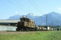 RhB G�terzug 5829 von Landquart nach Ilanz am 07.06.1993 Ausfahrt Untervaz mit E-Lok Ge 6/6I 414 - Rpw 8231 - Kkw 7321 - Kkw 7324 - Kkw 7333 - Haikv 5123 - Haikv 5129 - Haikv 5116 - Haikv 5105 - Haikv 5122.
