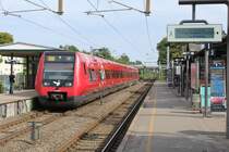 DSB S-Bahn Kopenhagen: Linie M (Alstom-LHB/Siemens-SA 8124) S-Bahnhof Gentofte am 5. August 2014. - Zwischen dem 28. Juli und dem 17. August gab es eine provisorische Linie M auf der Strecke Hillerød - Holte - Lyngby - Hellerup - Nørrebro - Flintholm . Ny Ellebjerg.