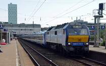 251 007 hat am 04.07.14 eine NOB aus Westerland nach Hamburg-Altona gebracht und setzt nun vom Zug ab.