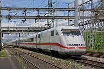 ICE 401 576-4 durchfährt den Bahnhof Muttenz. Die Aufnahme stamm vom 18.08.2014.