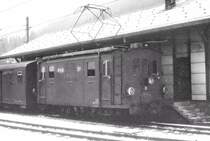 Die alten Lokomotiven der Berner Oberland Bahn - Lok 21: Grindelwald, an einem sehr trüben Wintertag im Dezember 1964 (und nur mit primitivster Photoausrüstung). Als letztes Revisionsdatum ist der 13.Juni 1957 angeschrieben. 