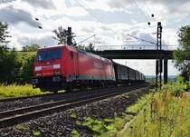 185 294-6 mit einen Coil-Zug bei Haambach am 12.08.14.